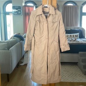 Vintage trench coat. -CLEAN